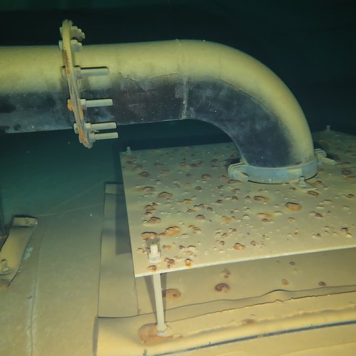 Sprinklertank-Inspektion: Stahltank, 5 Jahre – Rohrbiegung Flansch Sedimentablagerungen Bodensicht